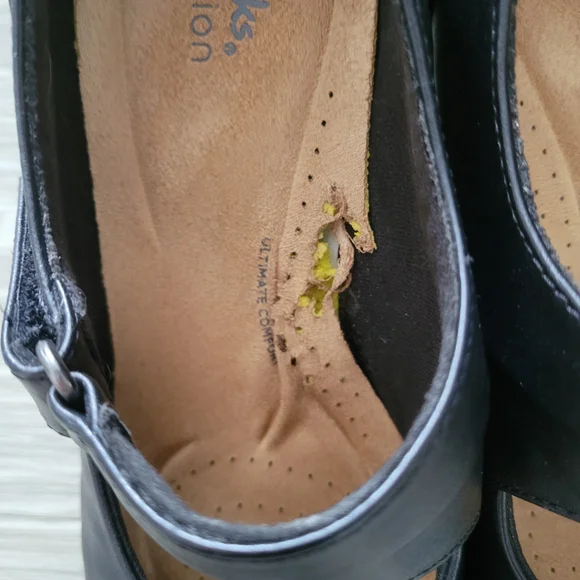 Clarks Women's Black Mary Jane Shoes Size 8.5 Wide - Picture 4 of 8
